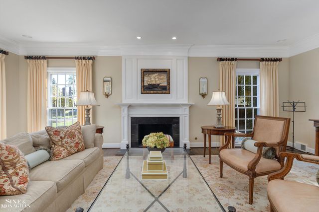 11 Dodge Place Place, Grosse Pointe, MI 48230