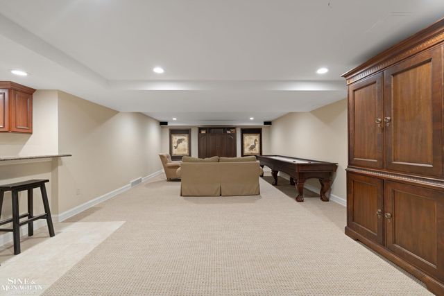 11 Dodge Place Place, Grosse Pointe, MI 48230