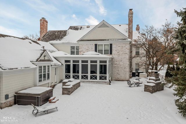 11 Dodge Place Place, Grosse Pointe, MI 48230