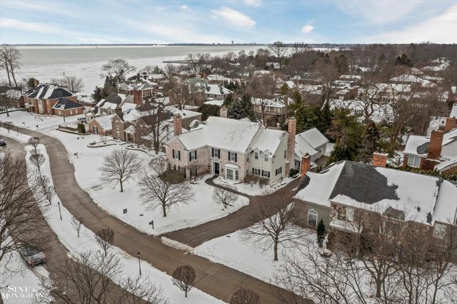 11 Dodge Place Place, Grosse Pointe, MI 48230