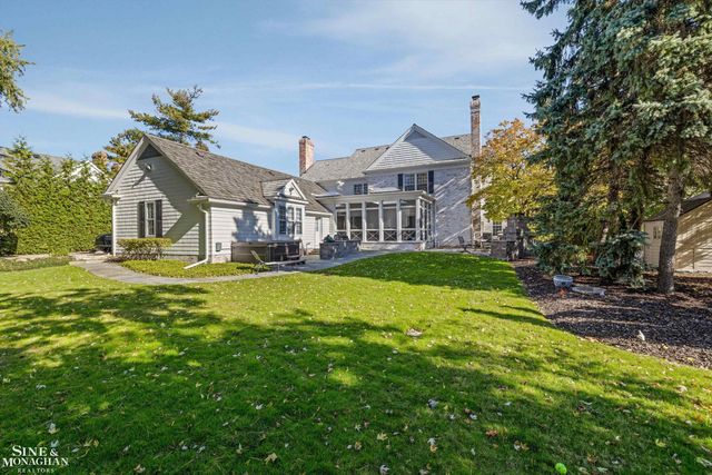 11 Dodge Place Place, Grosse Pointe, MI 48230