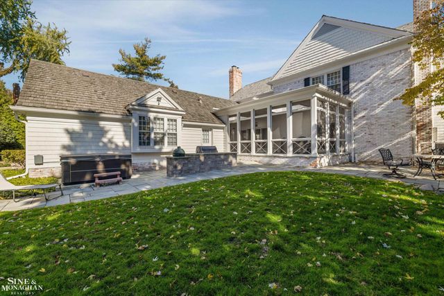 11 Dodge Place Place, Grosse Pointe, MI 48230