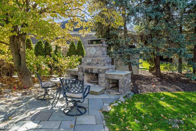 11 Dodge Place Place, Grosse Pointe, MI 48230