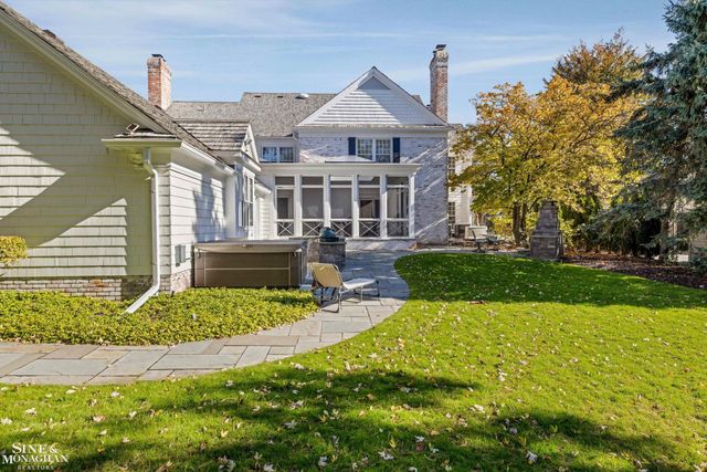11 Dodge Place Place, Grosse Pointe, MI 48230