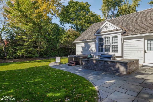 11 Dodge Place Place, Grosse Pointe, MI 48230