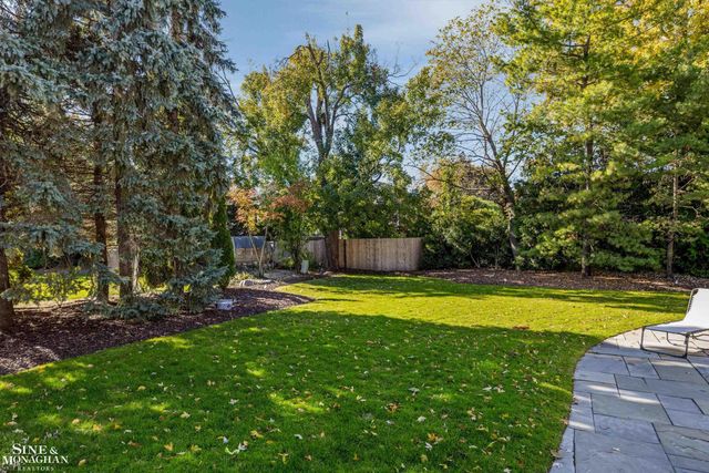 11 Dodge Place Place, Grosse Pointe, MI 48230