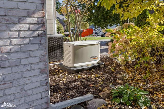 11 Dodge Place Place, Grosse Pointe, MI 48230