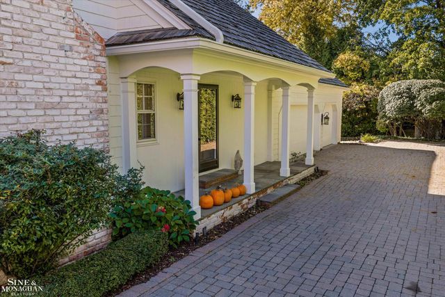 11 Dodge Place Place, Grosse Pointe, MI 48230