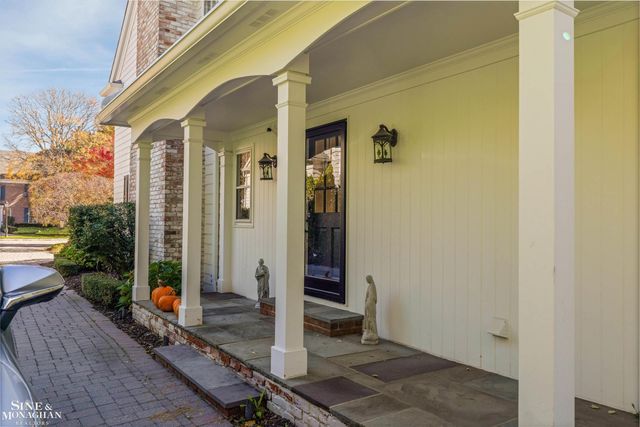 11 Dodge Place Place, Grosse Pointe, MI 48230