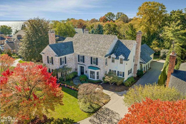 11 Dodge Place Place, Grosse Pointe, MI 48230