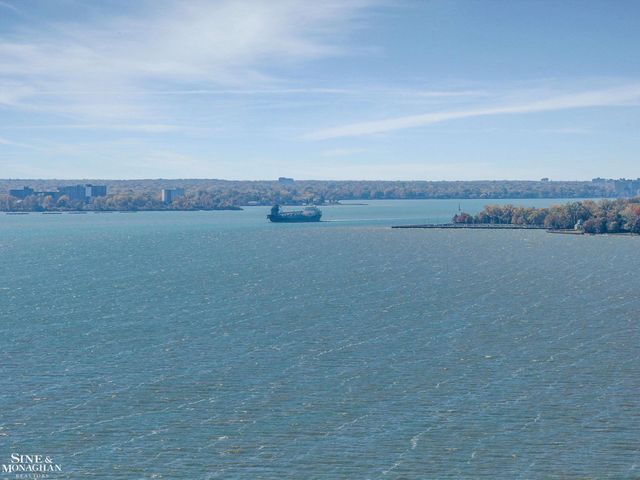 11 Dodge Place Place, Grosse Pointe, MI 48230