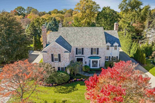 11 Dodge Place Place, Grosse Pointe, MI 48230