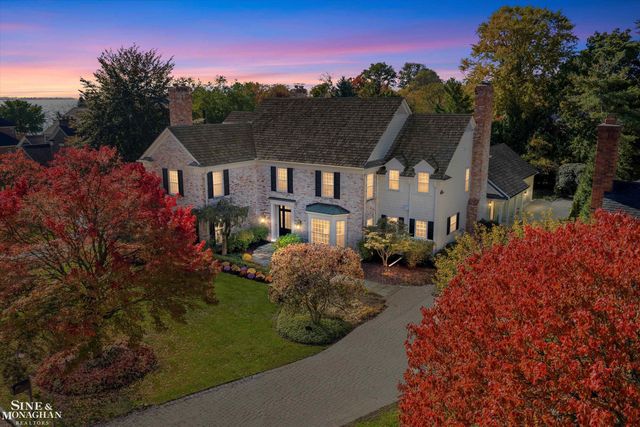 11 Dodge Place Place, Grosse Pointe, MI 48230