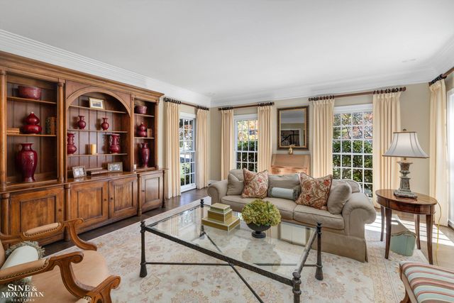 11 Dodge Place Place, Grosse Pointe, MI 48230