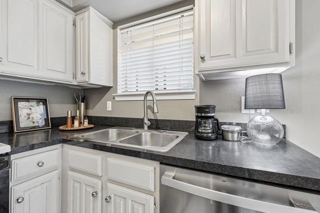 5200 Martel Avenue 24B, Dallas, TX 75206