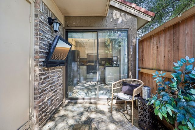 5200 Martel Avenue 24B, Dallas, TX 75206