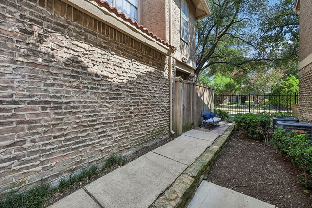 5200 Martel Avenue 24B, Dallas, TX 75206
