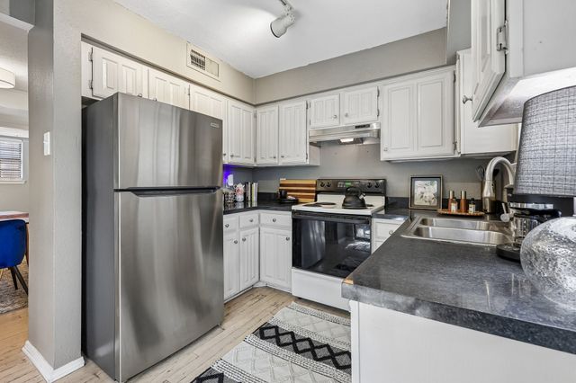 5200 Martel Avenue 24B, Dallas, TX 75206