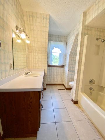 561 E Spring Street, Neosho, MO 64850