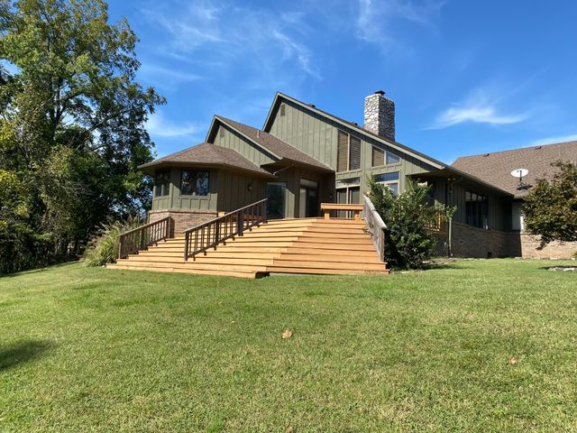 561 E Spring Street, Neosho, MO 64850