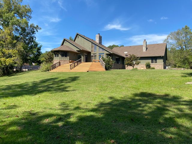 561 E Spring Street, Neosho, MO 64850