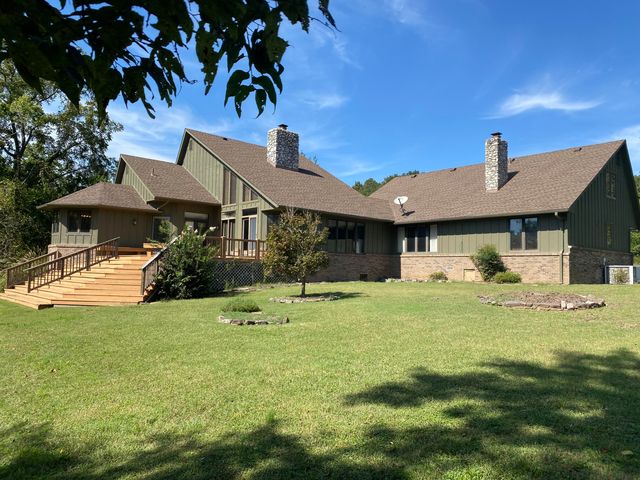 561 E Spring Street, Neosho, MO 64850