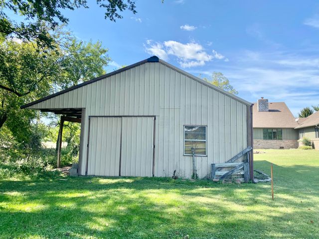 561 E Spring Street, Neosho, MO 64850