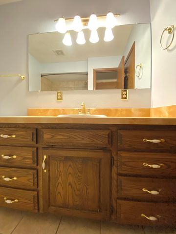 561 E Spring Street, Neosho, MO 64850