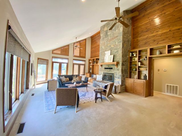 561 E Spring Street, Neosho, MO 64850