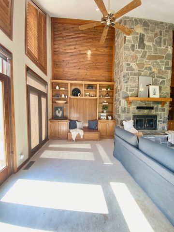 561 E Spring Street, Neosho, MO 64850