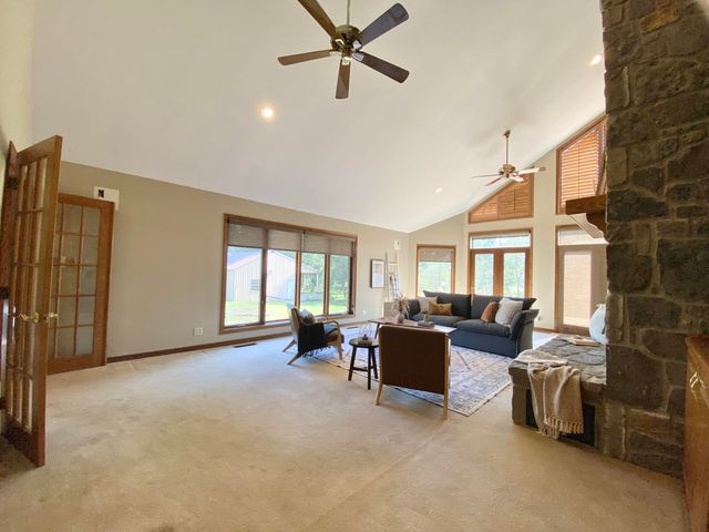 561 E Spring Street, Neosho, MO 64850