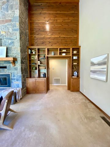 561 E Spring Street, Neosho, MO 64850