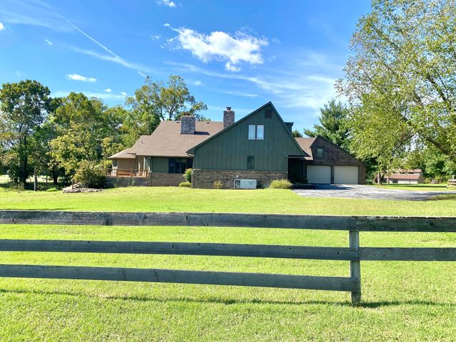 561 E Spring Street, Neosho, MO 64850