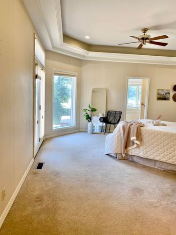 561 E Spring Street, Neosho, MO 64850