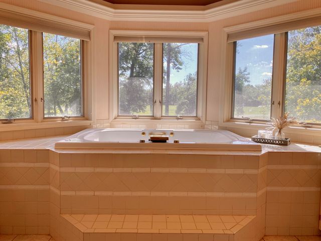 561 E Spring Street, Neosho, MO 64850