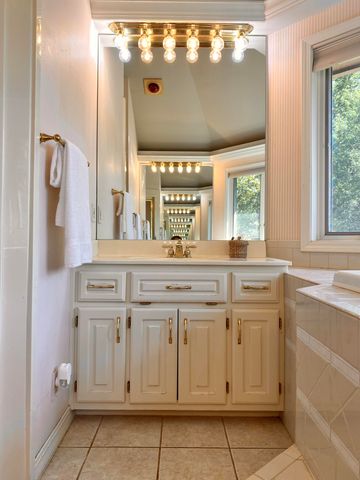 561 E Spring Street, Neosho, MO 64850