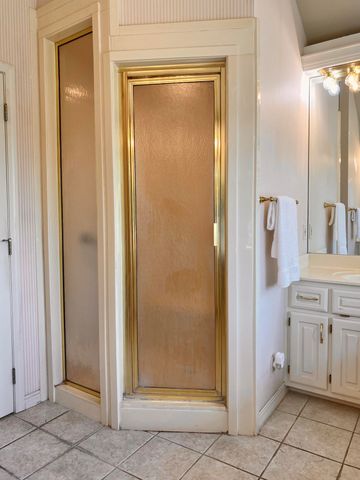 561 E Spring Street, Neosho, MO 64850