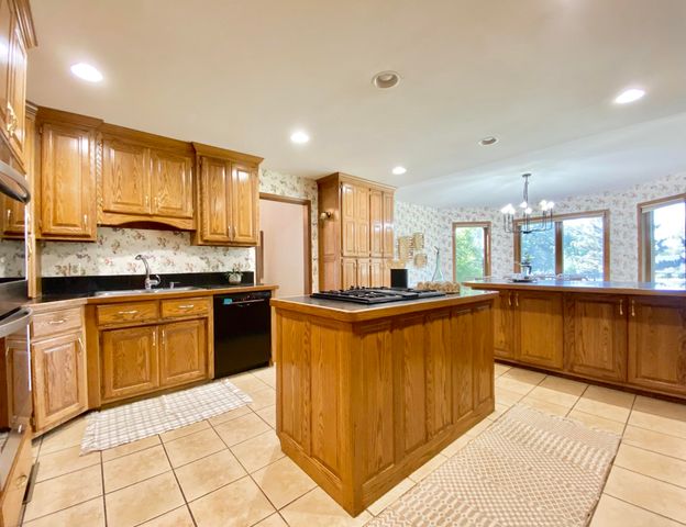 561 E Spring Street, Neosho, MO 64850