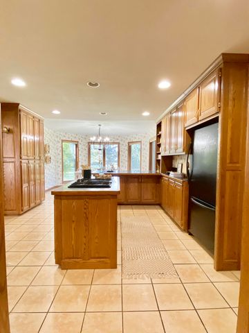 561 E Spring Street, Neosho, MO 64850