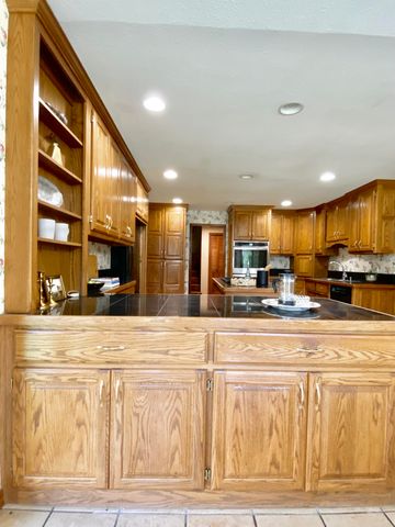 561 E Spring Street, Neosho, MO 64850