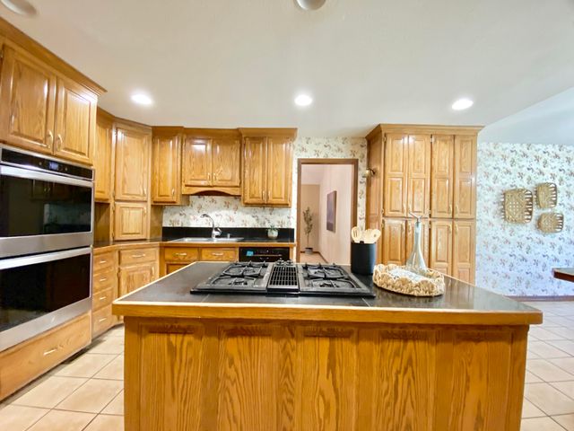 561 E Spring Street, Neosho, MO 64850