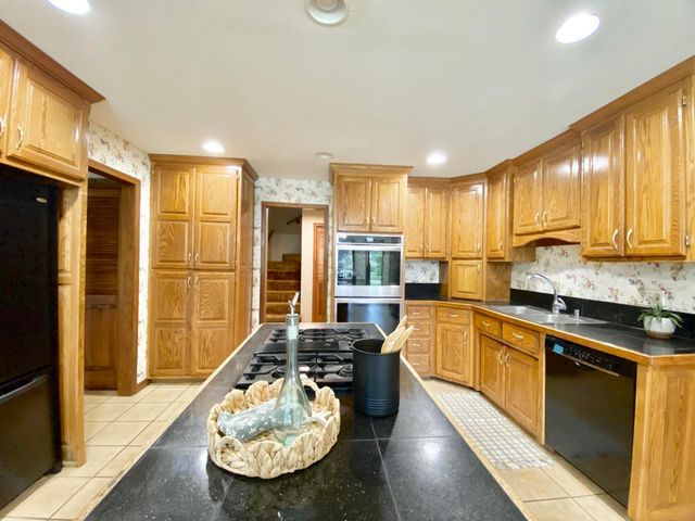 561 E Spring Street, Neosho, MO 64850