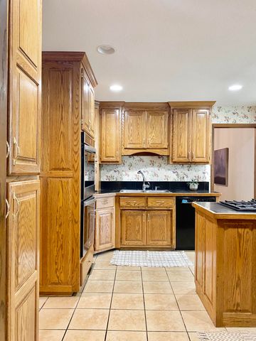 561 E Spring Street, Neosho, MO 64850