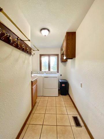 561 E Spring Street, Neosho, MO 64850