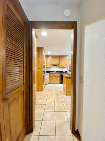 561 E Spring Street, Neosho, MO 64850