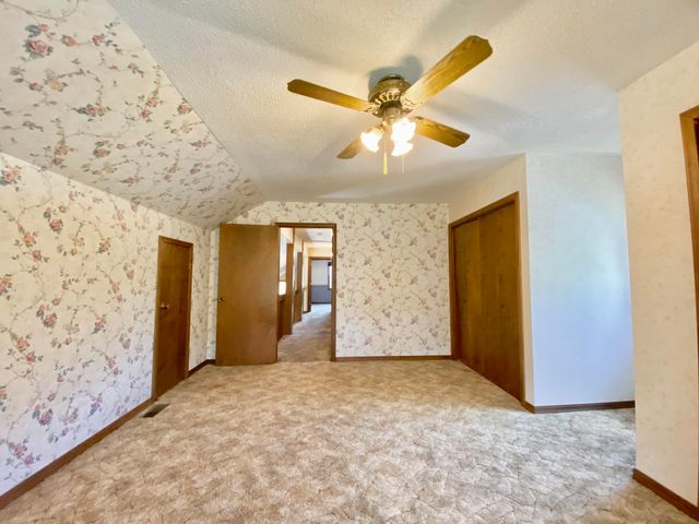 561 E Spring Street, Neosho, MO 64850