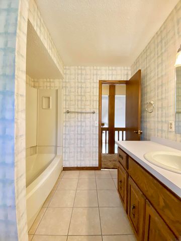 561 E Spring Street, Neosho, MO 64850