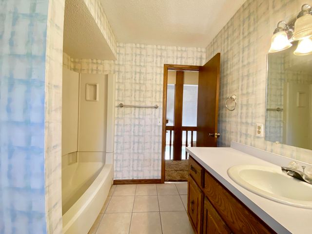 561 E Spring Street, Neosho, MO 64850