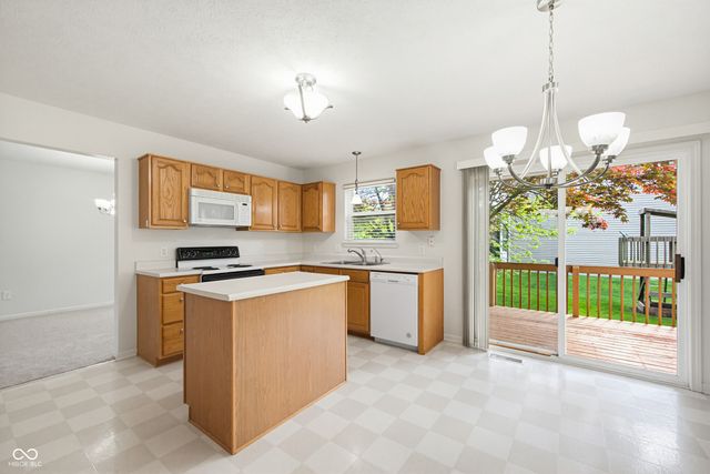 6511 Hyde Park Drive, Zionsville, IN 46077