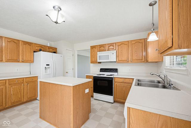 6511 Hyde Park Drive, Zionsville, IN 46077